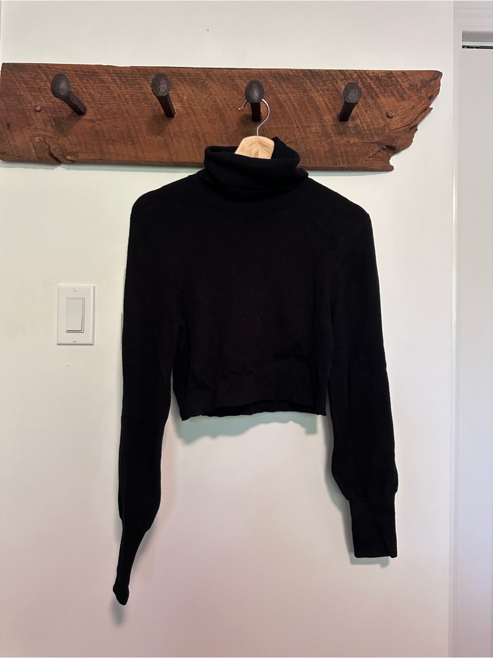 Wilfred Black Turtleneck Cropped Sweater - Women's